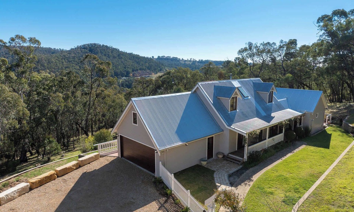 Canobolas House | SnowGums - Peaceful Retreat - 4Bed, 3Bath &Firepit