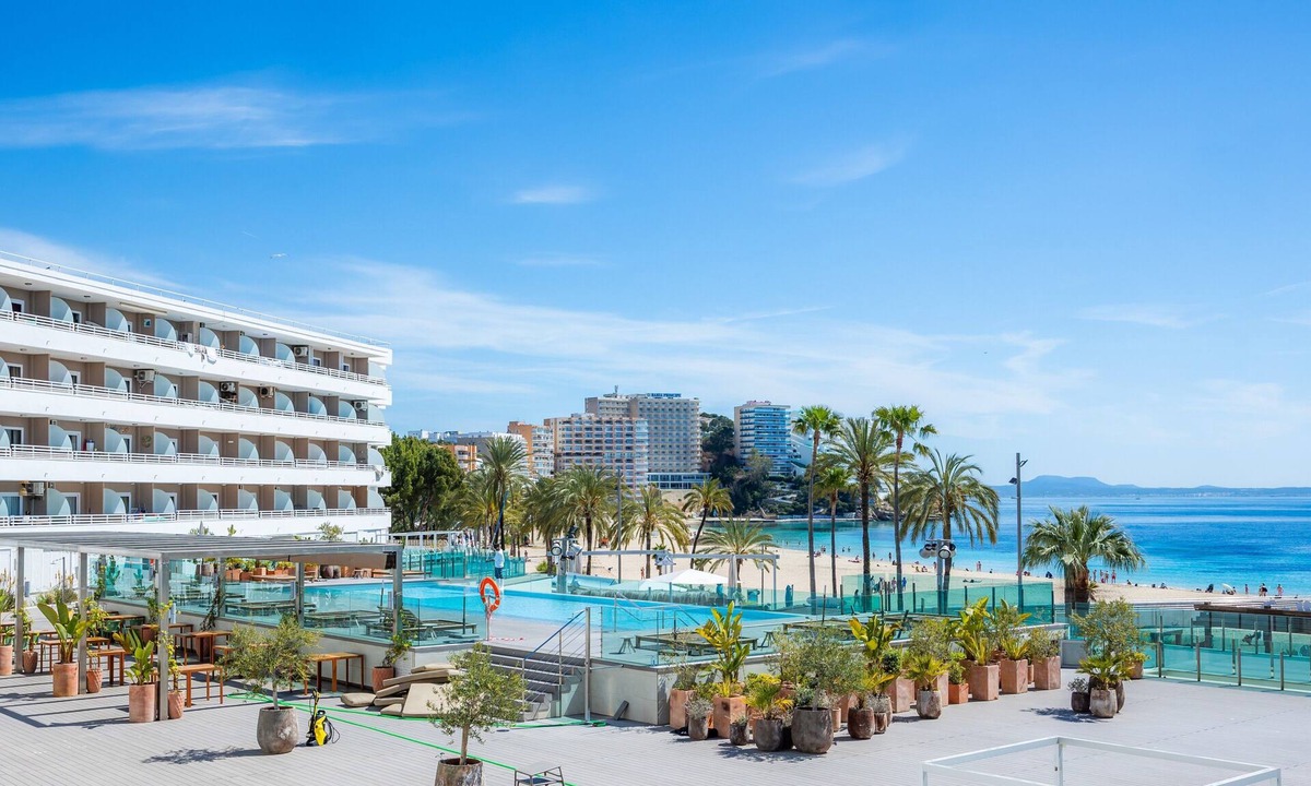 Calvia Apartment | Sol Wave House with Sea Views, Wi-Fi and Air Conditioning