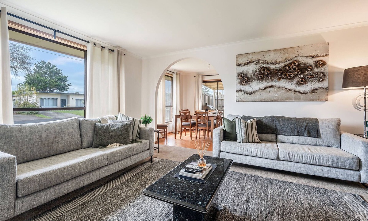 Dromana House | Solanders Retro Residence Group Stay by the Beach