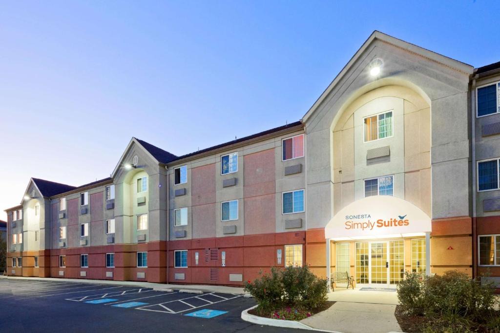 Mount Laurel Hotel | Sonesta Simply Suites Philadelphia Mount Laurel