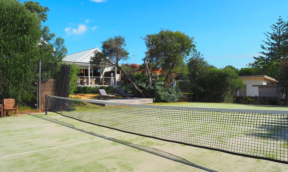 Sorrento House | SORRENTO TENNIS RETREAT - 4BR and tennis court, just 5min walk to Sorrento strip