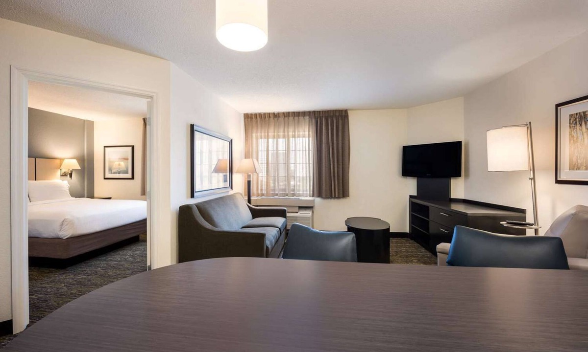 Morris Plains Hotel | Spacious 1BR Suite w/Kitchenette Ideal for Family Trip - Pets welcome!