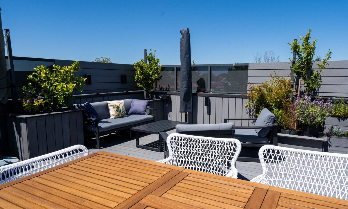 Brunswick East Apartment | Spacious 2-Bed Apartment near Lygon St Shops
