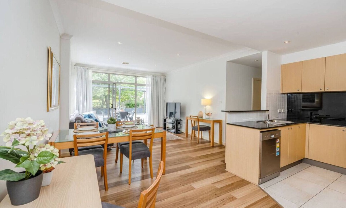 Turner Apartment | Spacious 2 Brm City-side