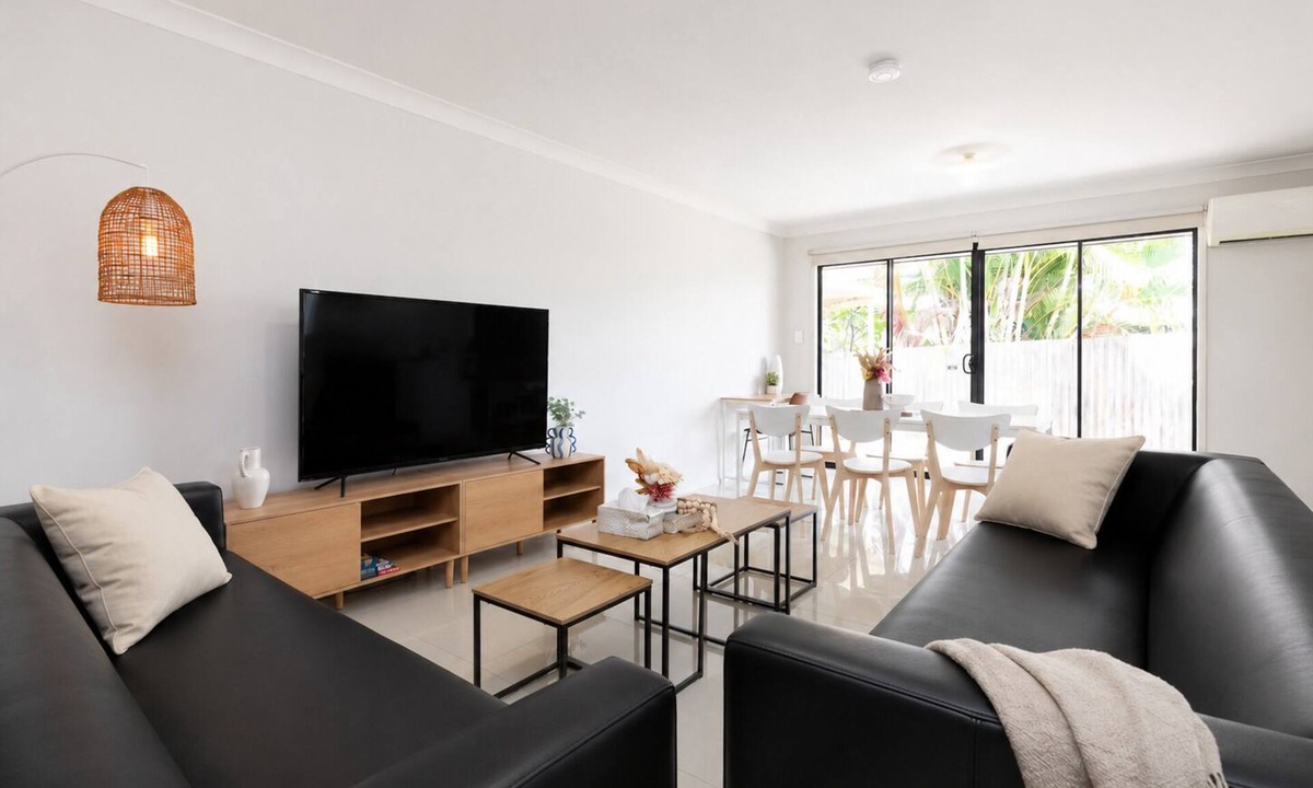 Acacia Ridge Apartment | Spacious Acacia Ridge 3BR | Easy Access | 6AS3