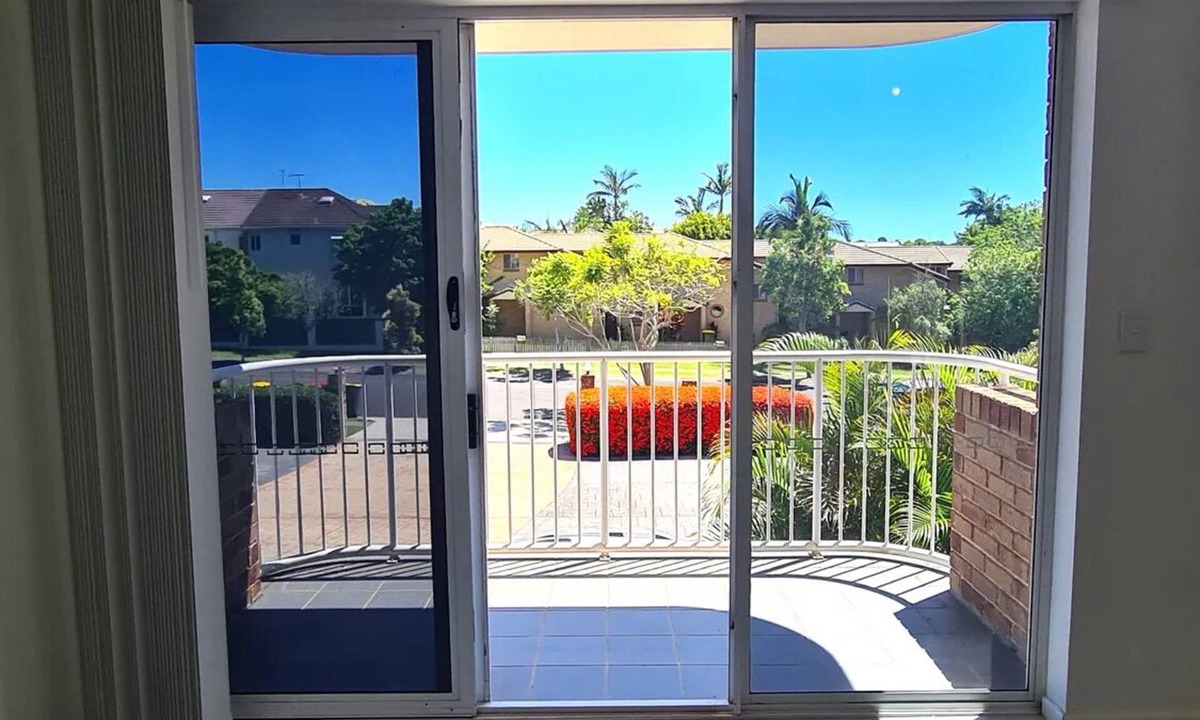 Eight Mile Plains Apartment | Spacious apartment close to everything, private, secure, and Queensland weather