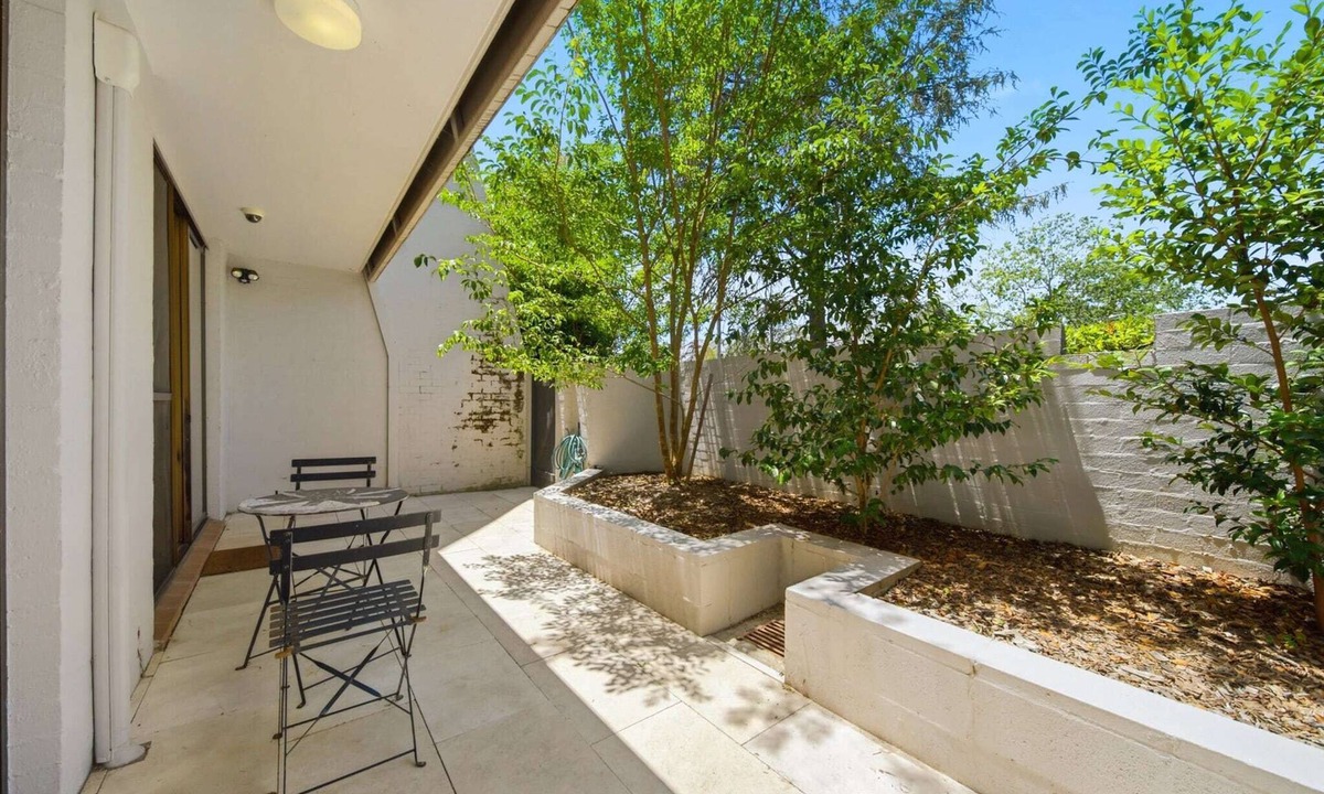 Kingston Apartment | Spacious Bright Apartment with Courtyard and BBQ