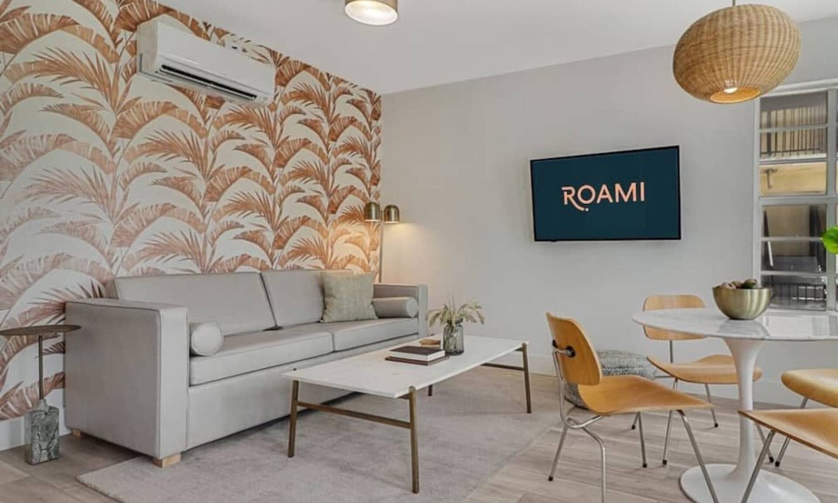 Mid Beach House | Spacious Combo Room | Miami | Roami at The Carmela