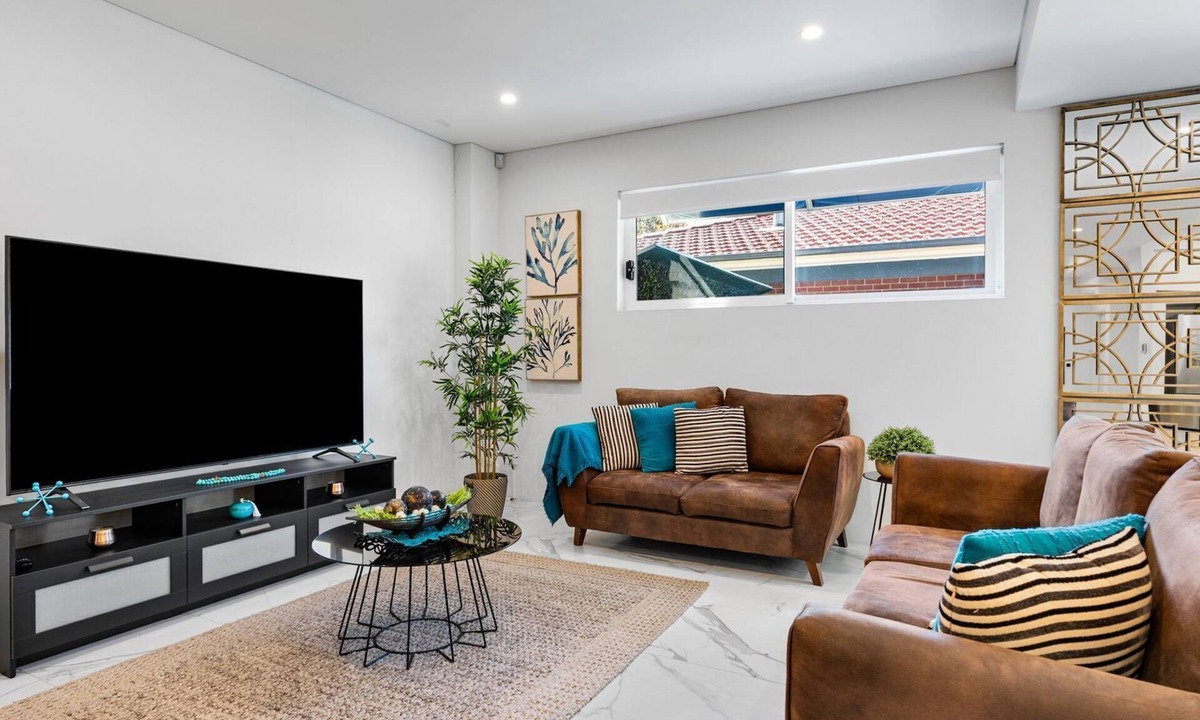 Lidcombe House | Spacious Lidcombe Lux mins to Sydney Olympic Park