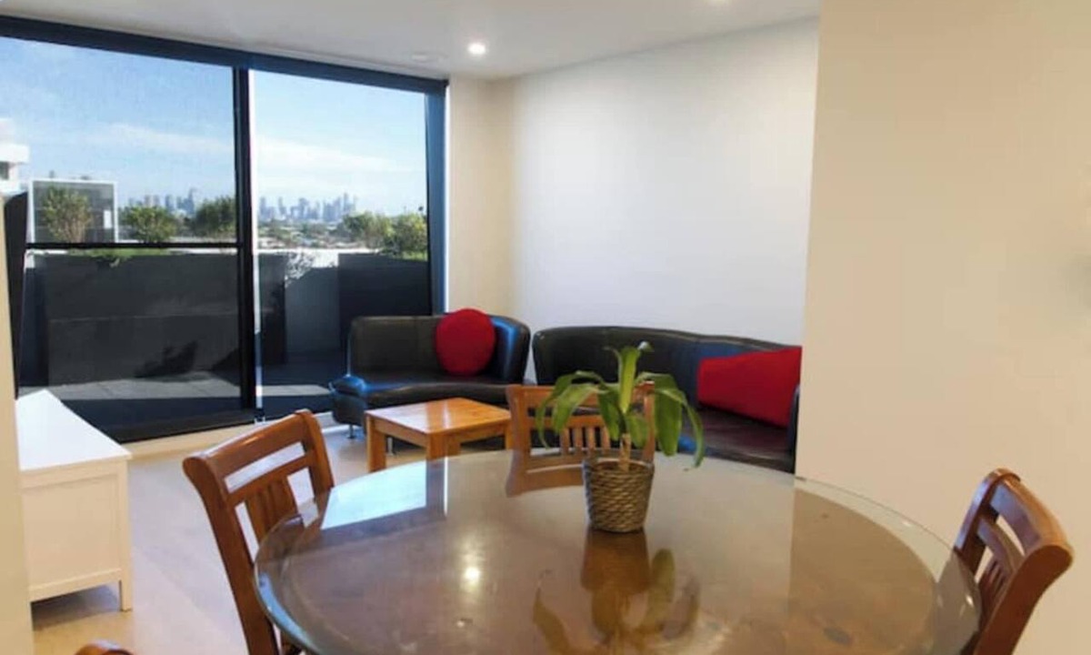 Northcote Apartment | Spacious New 2 BDR with City Views