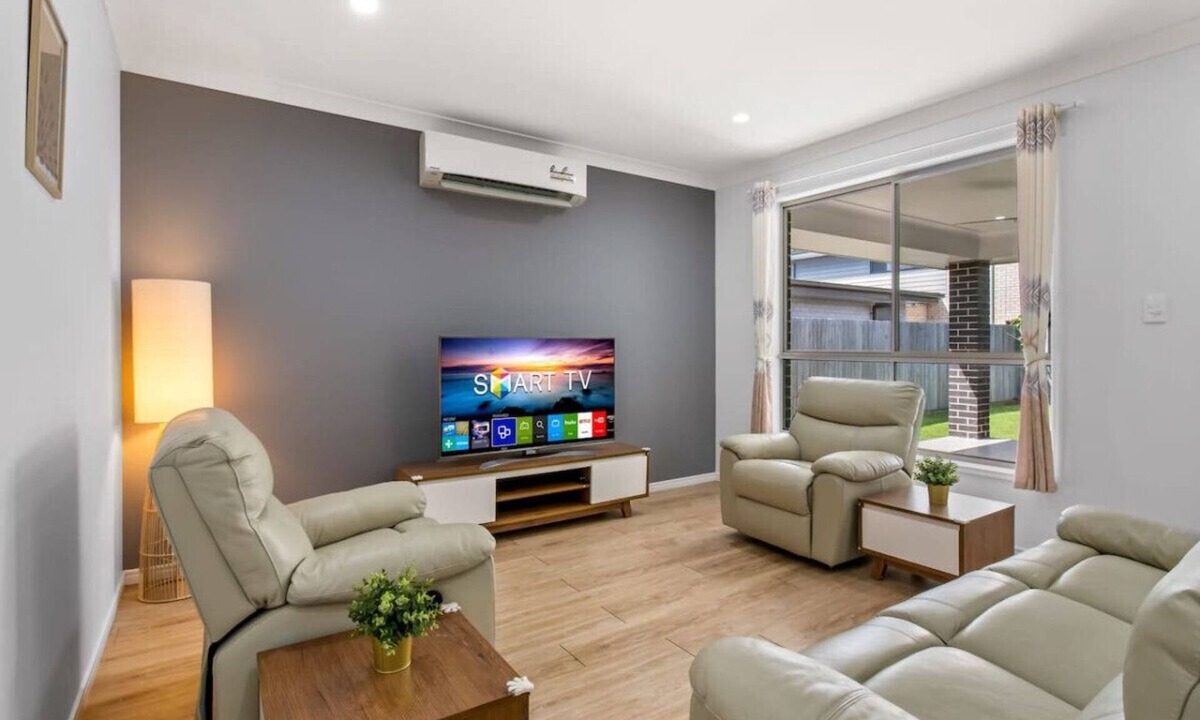 Heathwood House | Spacious Newly Furnished 4BD Family Retreat