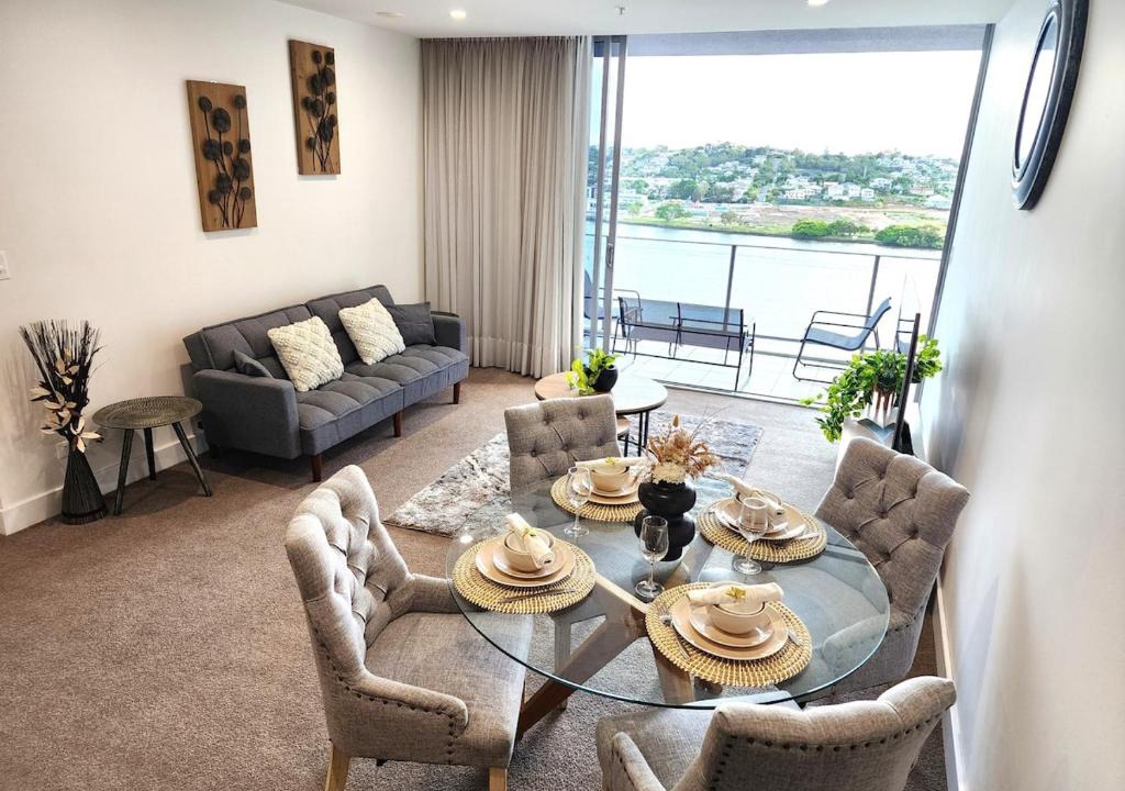 Hamilton Apartment | Spacious River View Escape with Free Secure Park - 2BR, 2BA and Sofa Bed