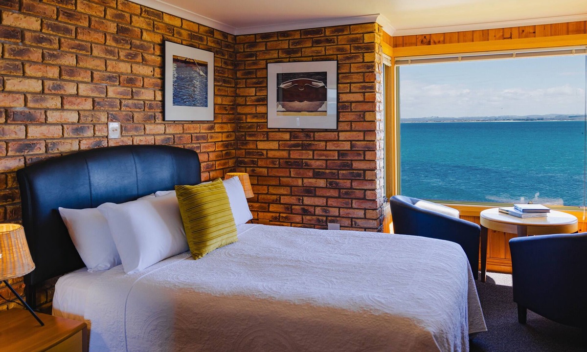 Stanley Hotel | Stanley Village Waterfront Accommodation