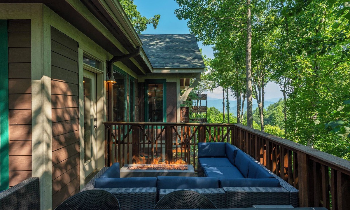 Mountain Air Condo | ~Stunning Mtn Views & Gas Fire Table ~Fireplace, Grill, WiFi, Mountain Air~