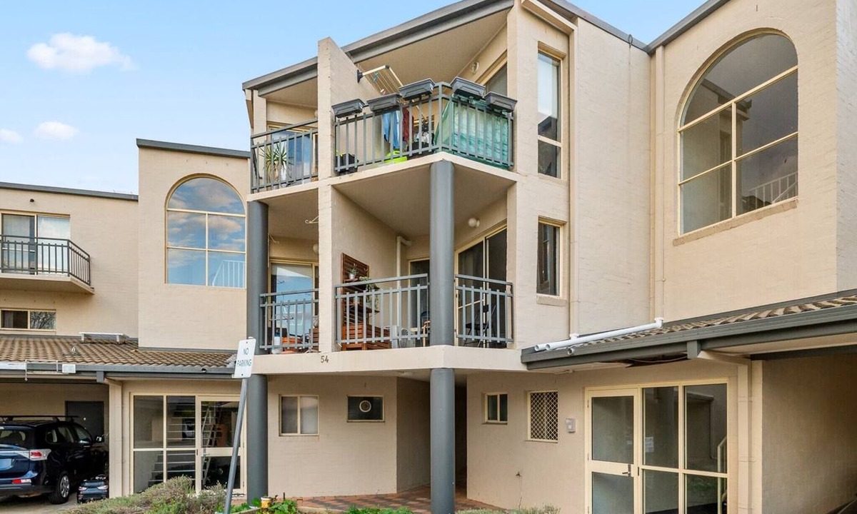 Phillip Apartment | Stylish 1-Bed Stay with Balcony & Study