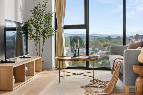 Phillip Apartment | Stylish 1-Bedroom Gem a 6-Minute Walk to Westfield with Parking