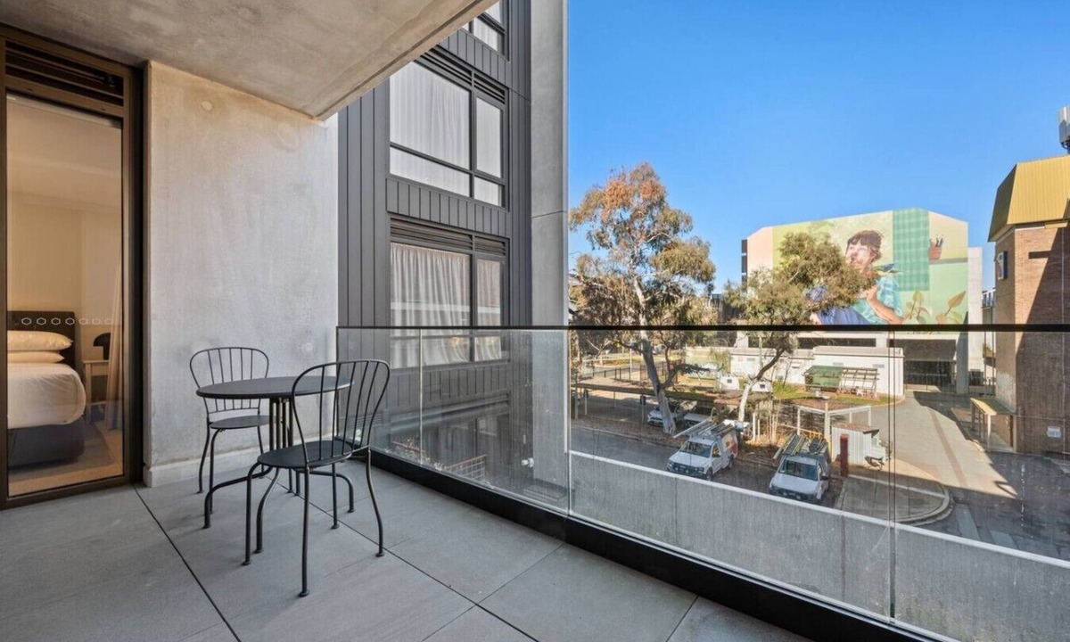 Braddon Apartment | Stylish 1BR w/Private Balcony, Laundry & Parking!
