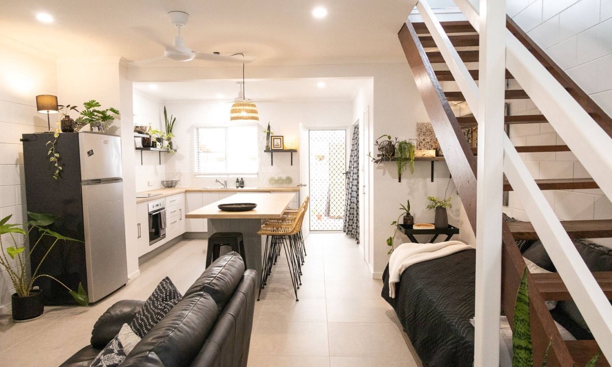 Cannonvale House | Stylish 2 bedroom townhouse in quiet location, perfect home away from home!