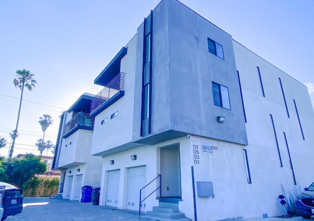 East Hollywood House | Stylish 3 BR/3BR family house