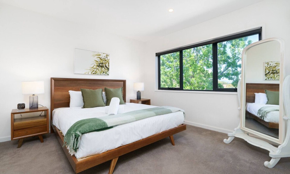 Garran House | Stylish 3BR Home Near Woden, Hospital and Buzz Hub