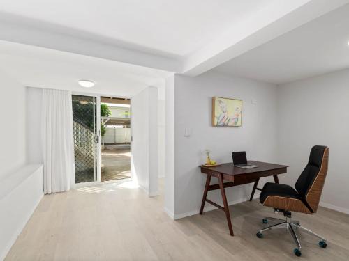 Coorparoo House | Stylish 4Bedroom Stay Outdoor Dining and City Access