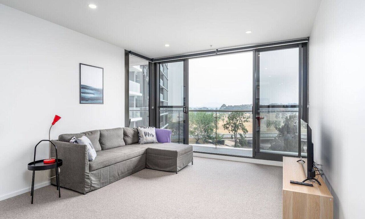 Phillip Apartment | Stylish Phillip Apartment with Gym & Pool