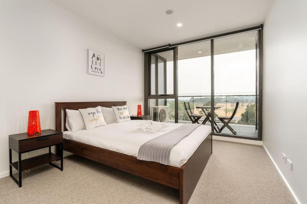 Phillip Apartment | Stylish Phillip apartment with gym and pool - Hosted by CanStay