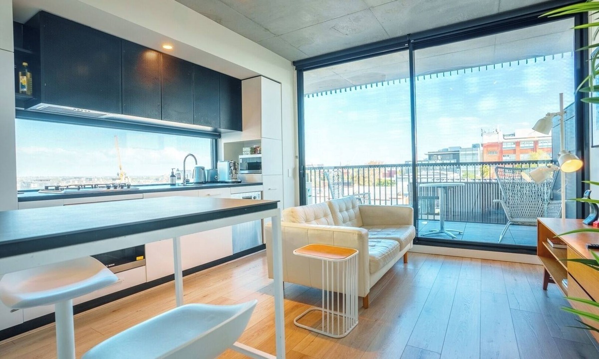 Richmond Apartment | Stylish Richmond Pad Walk to Everything