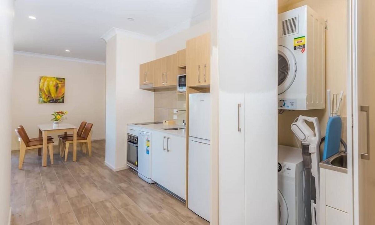 Windsor Apartment | Stylish & spacious 1 BRM king bed apartment