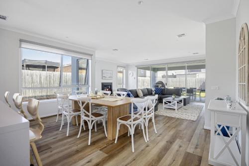 Capel Sound House | Summerhouse 5min walk to the beach 7min drive to Hot Springs