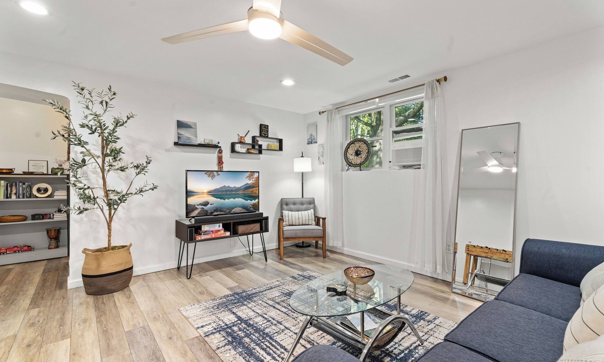 Northeast Ithaca Apartment | Sun Filled & Cheerful Apartment by Cornell Campus - Northeast Ithaca