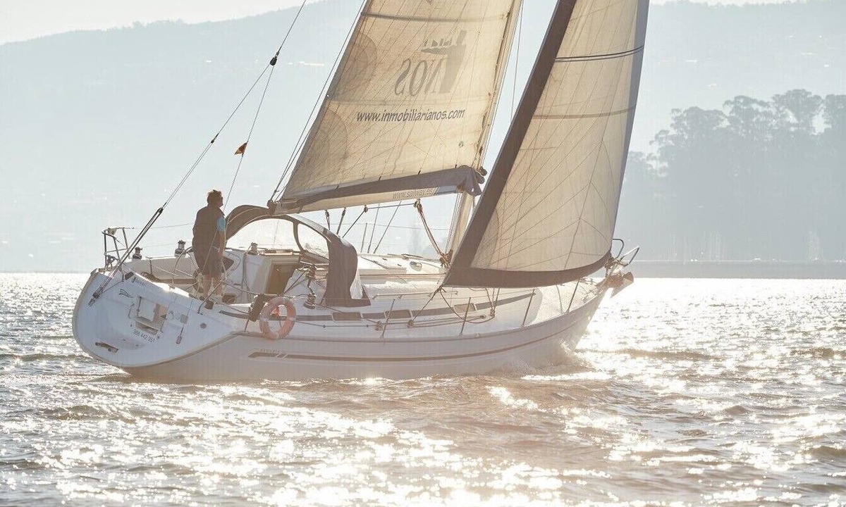 Vigo Boat Rental | Sun-Kissed Sailing Adventure in Vigo, Galicia