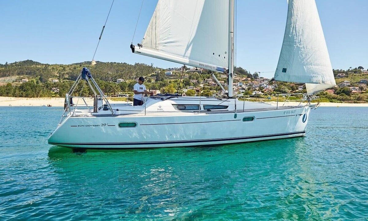 Vigo Boat Rental | Sun-Kissed Sailing Adventure in Vigo, Galicia