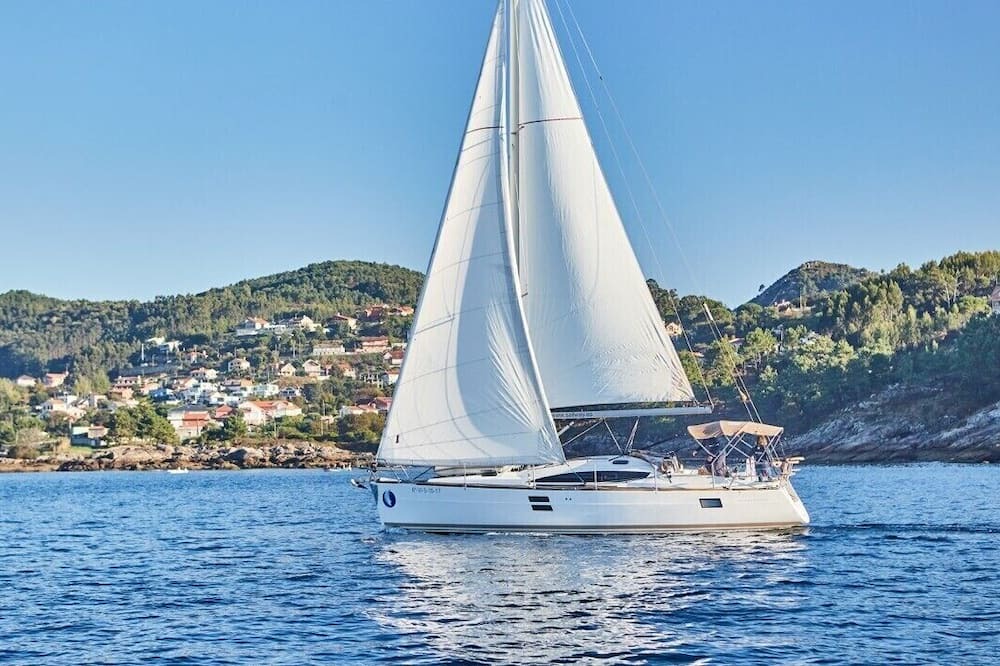 Vigo Boat Rental | Sun-Kissed Sailing Adventure in Vigo, Galicia