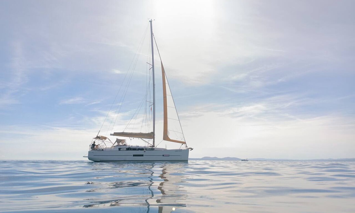 Roses Town Center Boat Rental | Sun-Kissed Sailing Adventure in Cataluña