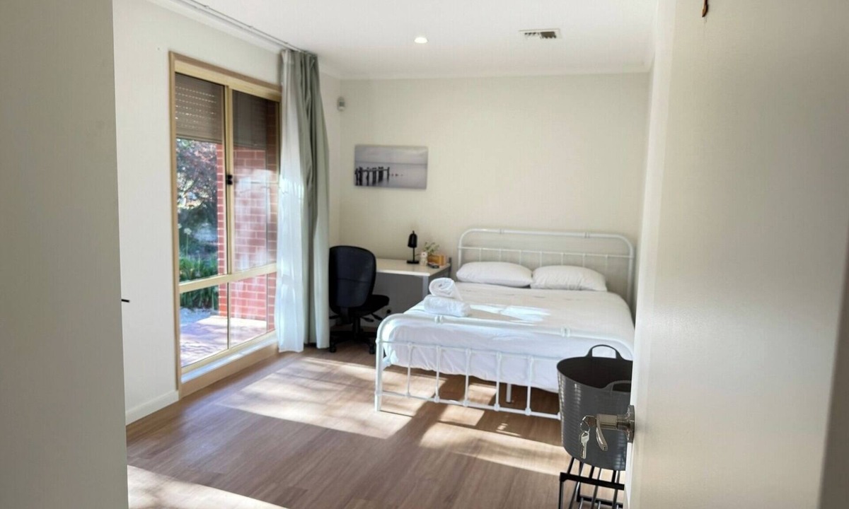 Turner House | Sunny King Room | 5-Min Walk to ANU | Near City