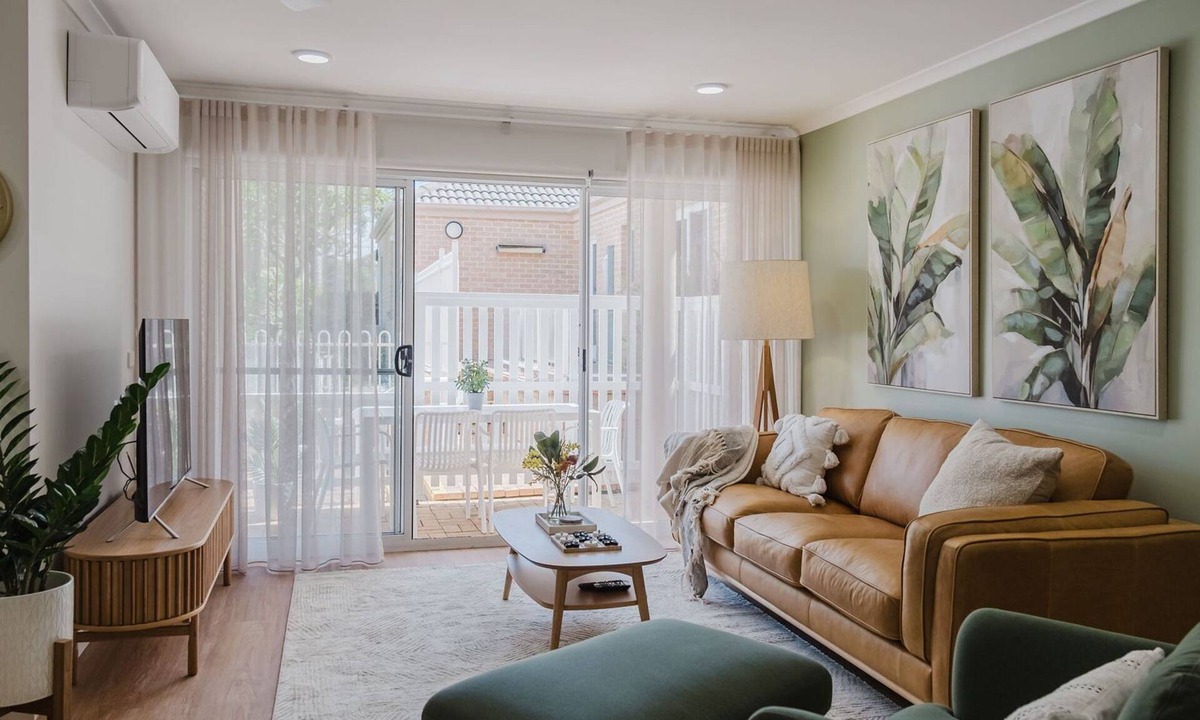Mollymook Beach Apartment | Sunset Poolside - Pool, Wi-Fi, Tennis Court, Walk to Mollymook Beach and Local Restaurants!