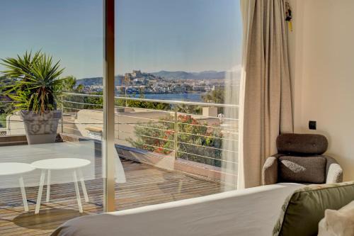 Puig Manya Villa | Talamanca 3-bedroom villa ensuite, nice sea view