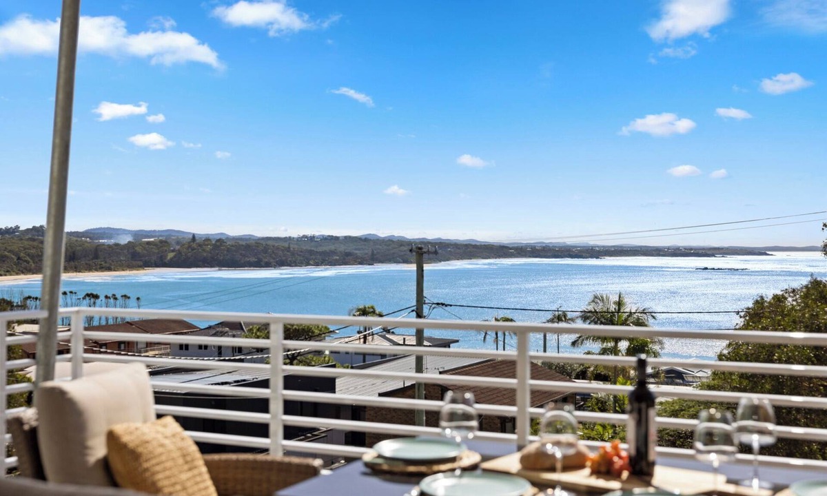 Woolgoolga House | Tea Trees Ocean Views, Pet-Friendly, Walk to shops and Beach