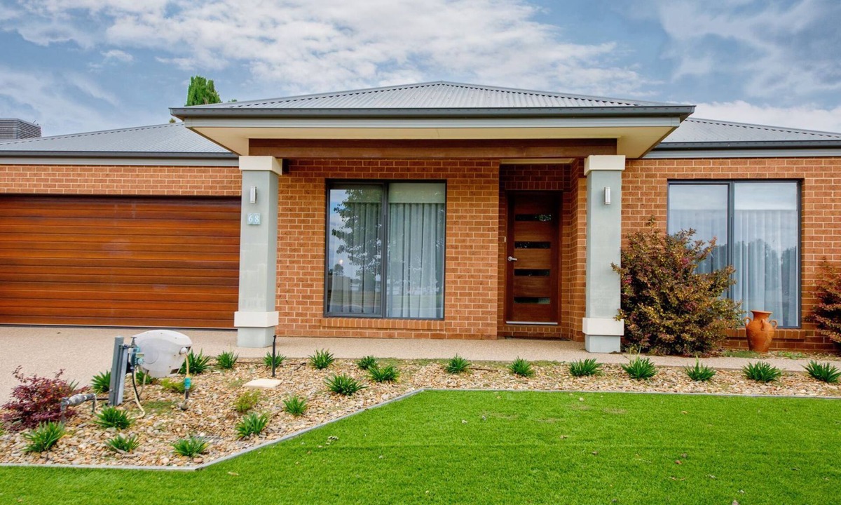 Yarrawonga House | The Anchorage so close to Lake Mulwala and walking/running trails.