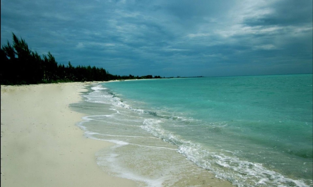 Freeport House | The Blue Inn Villa, 3 Bedroom Vacation Home