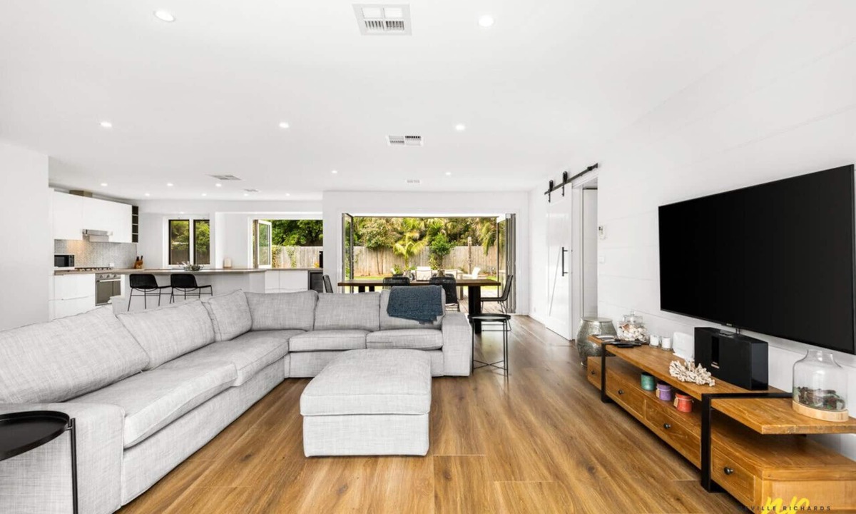 Indented Head Villa | The Esplanade- Beach front, Luxury, Sleeps 8, Luxury, Parking, Aircon