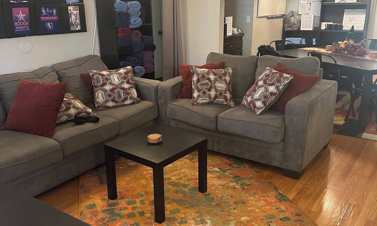 Encino House | THE "LA ARTIST HOUSE"nnShared-Room; Co-Living in a Dorm-Style, Luxury Home.