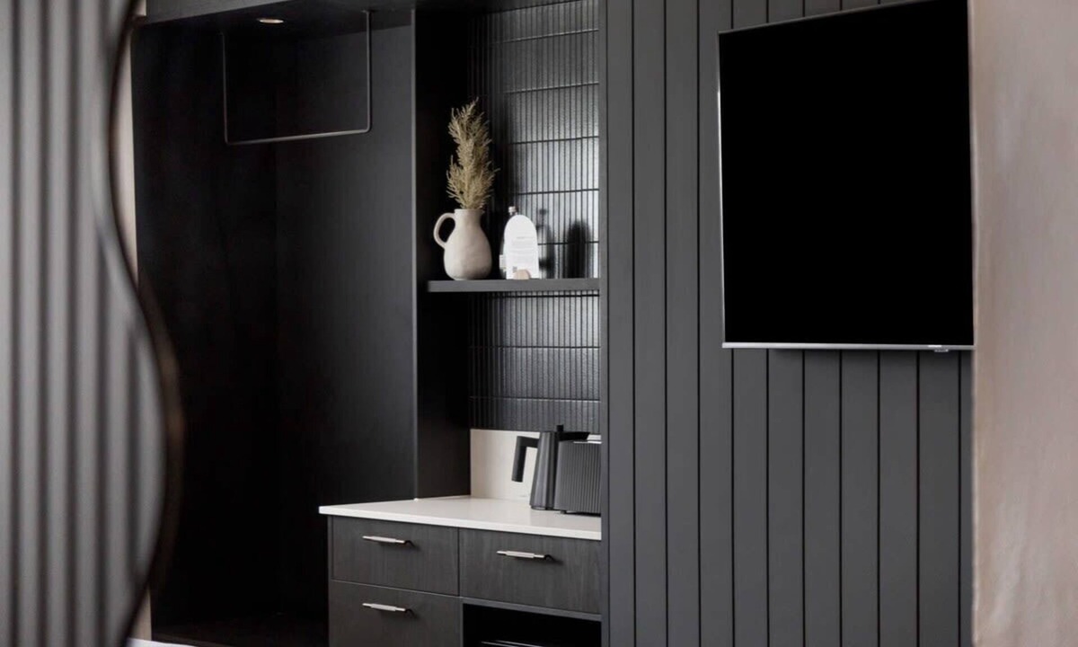 Mount Gambier Apartment | The Lodge - Room 4 - Luxury Central private Rooms, Free wifi