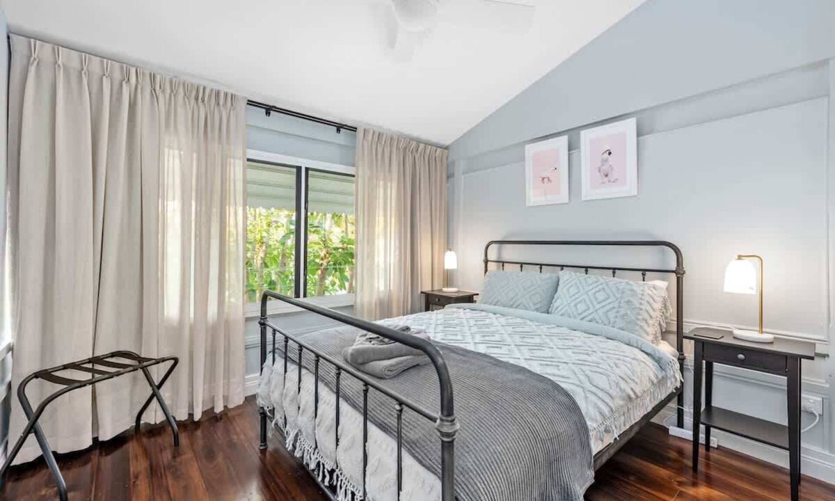 New Farm Apartment | The Office! 1 Bed/1 Bath ~ New Farm