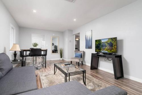 Middle River Terrace Apartment | The Palms at Middle River Terrace 1