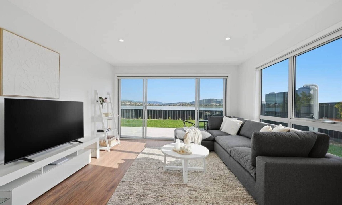 Sorell House | The Spoonbill Retreat | Water Views Family Escape