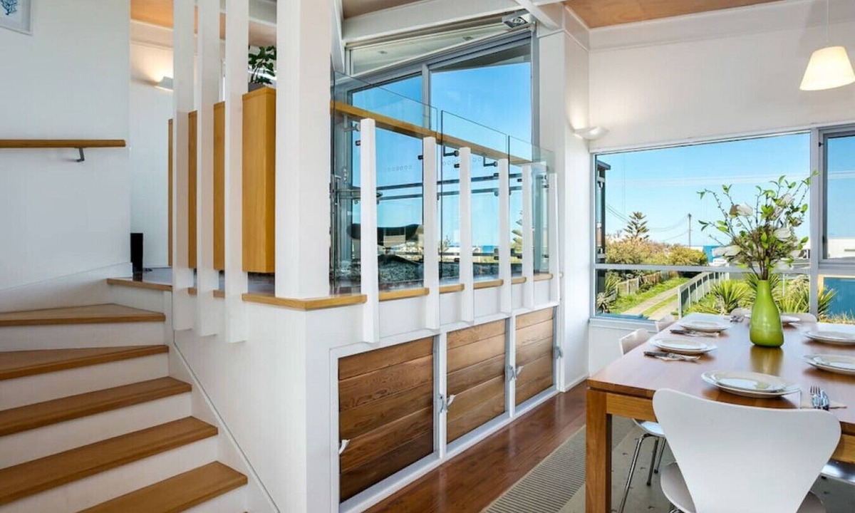 Hayborough House | `The Tall House at Chiton Rocks` - Walk to the beach - Family friendly - Wifi