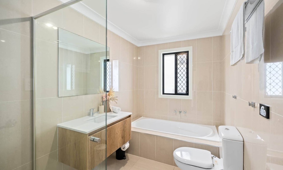 Sunnybank Apartment | Tidy Sunnybank 1BR | Kitchen | Near Shops | 5144D1