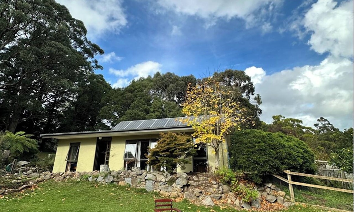 Mount Toolebewong House | Toolebewong House – 130 Acres of Native Forest, Wildlife & Dog-Friendly Escape